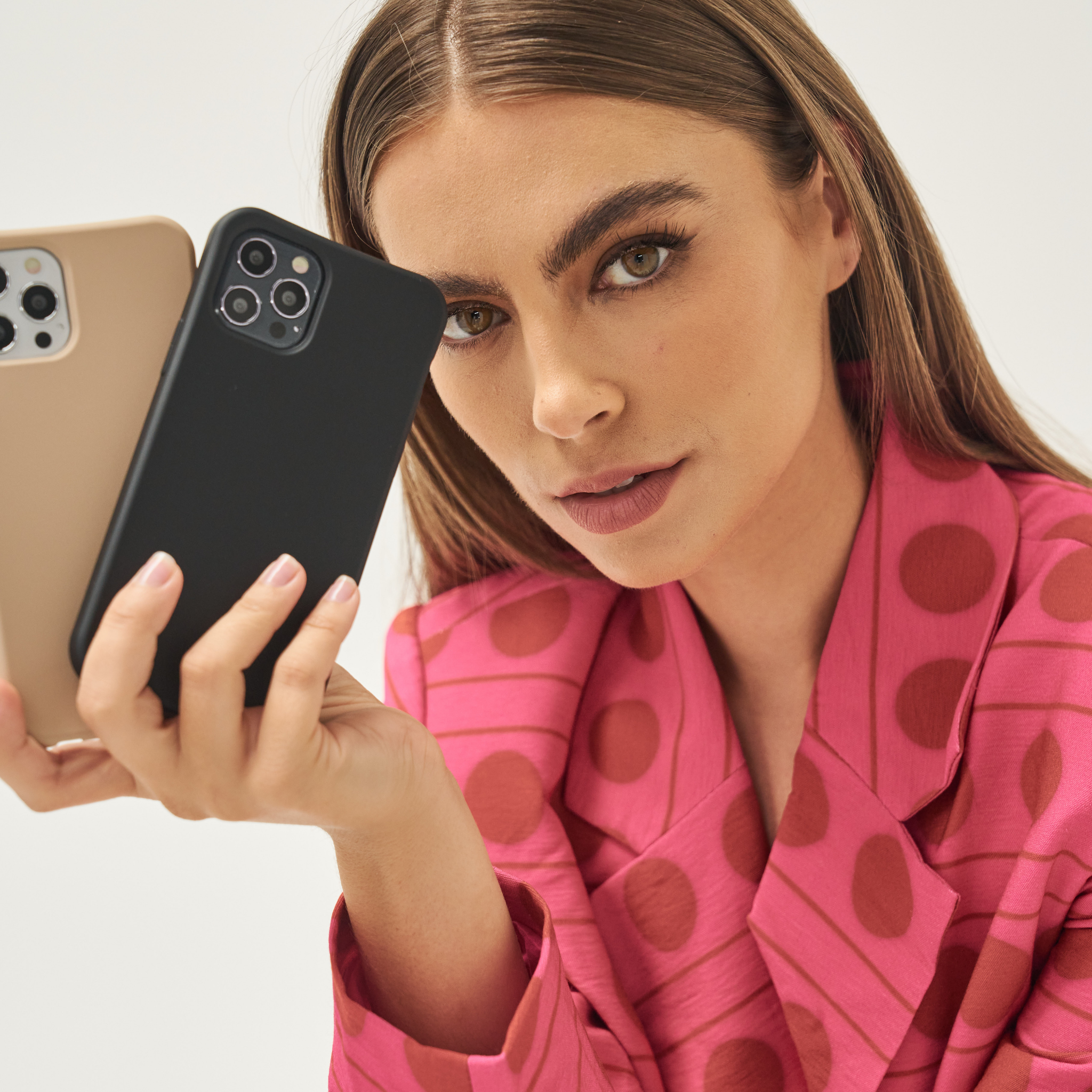 Crossbodyphonecase.PhonecasewithLanyard.Smartphonestrap.Phone-purse.Phonechainpearls.PearlPhoneBracelet.Wristlet.BandolierStyle.Casetify.Carrie-Case.Thedailyedited.Mimco.Luxuryphon