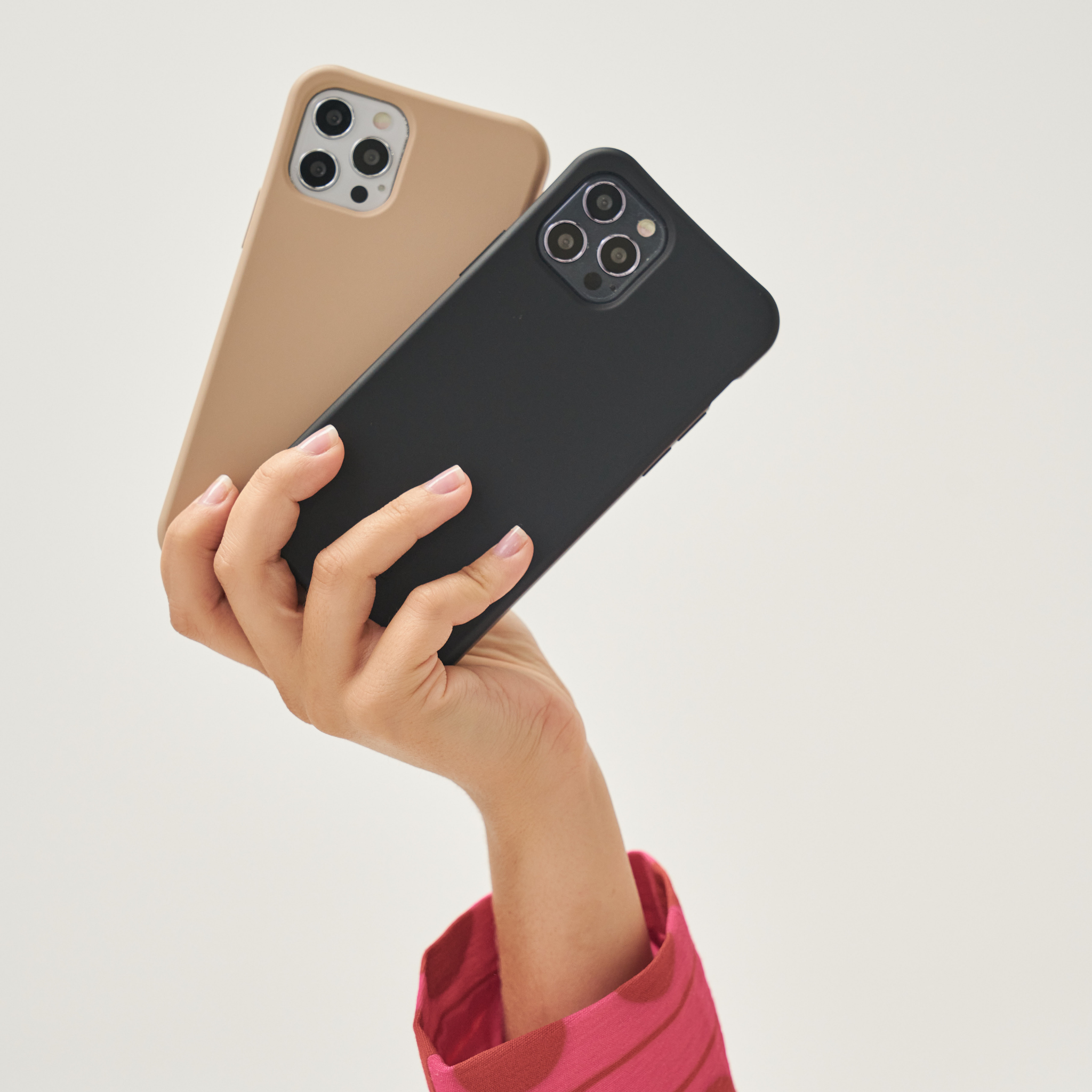 Crossbodyphonecase.PhonecasewithLanyard.Smartphonestrap.Phone-purse.Phonechainpearls.PearlPhoneBracelet.Wristlet.BandolierStyle.Casetify.Carrie-Case.Thedailyedited.Mimco.Luxuryphon