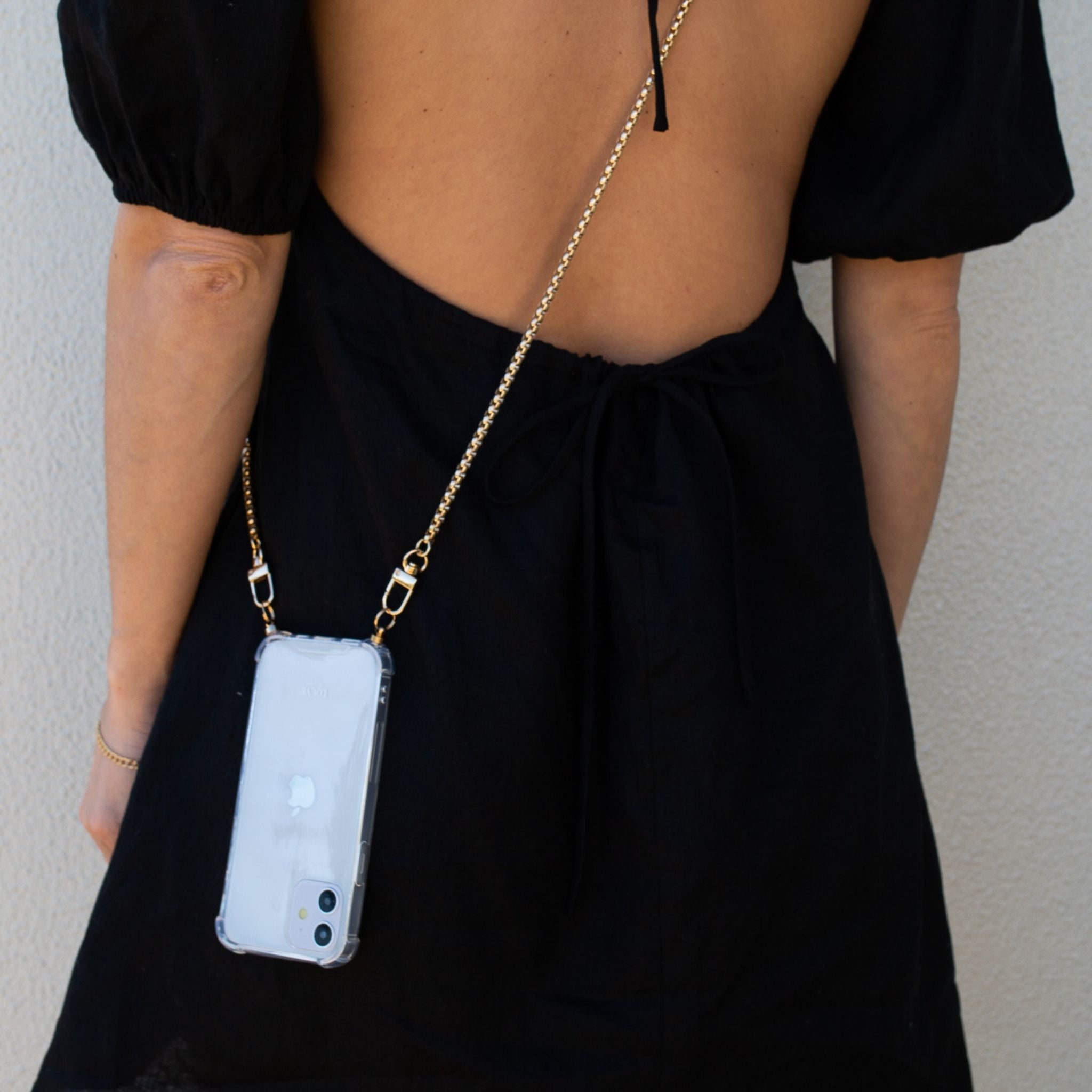 Detachable phone cords. Changeable phone cords. Corded phone cases. Custom phone accessories. Customisable phone cords. phone bracelet with pearls. Transparant phone case with removable pearl phone strap. smartphone bag. pearl phone cord. crossbody phone chain with pearls. Perth. Manly. Sydney. Byron bay. Australia. Bondi beach. Melbourne. pearly phone rope.