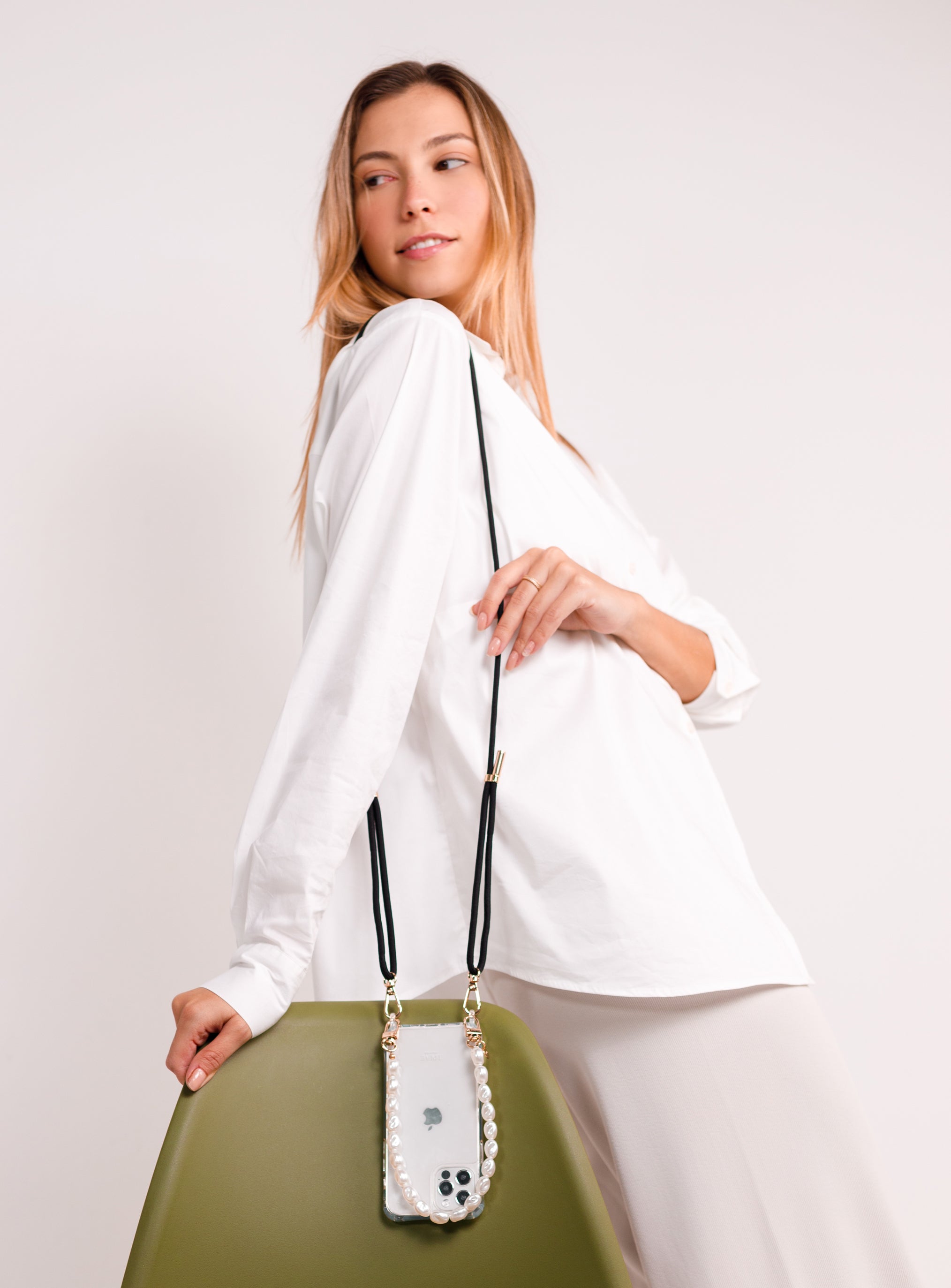 Crossbody phone case. Cross Body smartphone strap. Phone lanyard. Phone purse. Phone bag. phone harness. Smartphone accessories. Modular cases. Xouxou. bandolierstyle. Phone-necklace. TDE. Maisondesabre. Phone chain