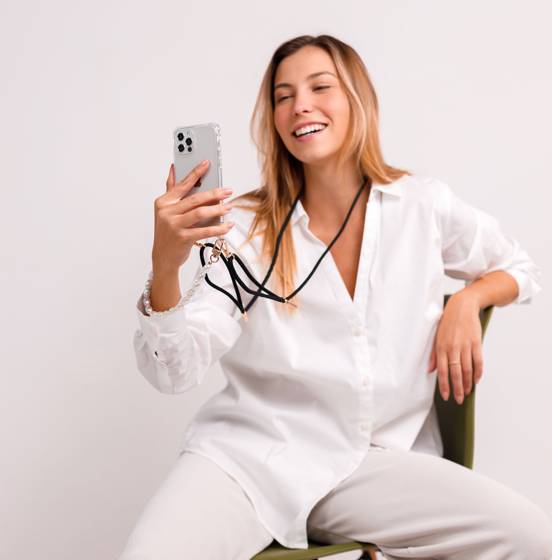 Crossbody phone case. Cross Body smartphone strap. Phone lanyard. Phone purse. Phone bag. phone harness. Smartphone accessories. Modular cases. Xouxou. bandolierstyle. Phone-necklace. TDE. Maisondesabre. Phone chain