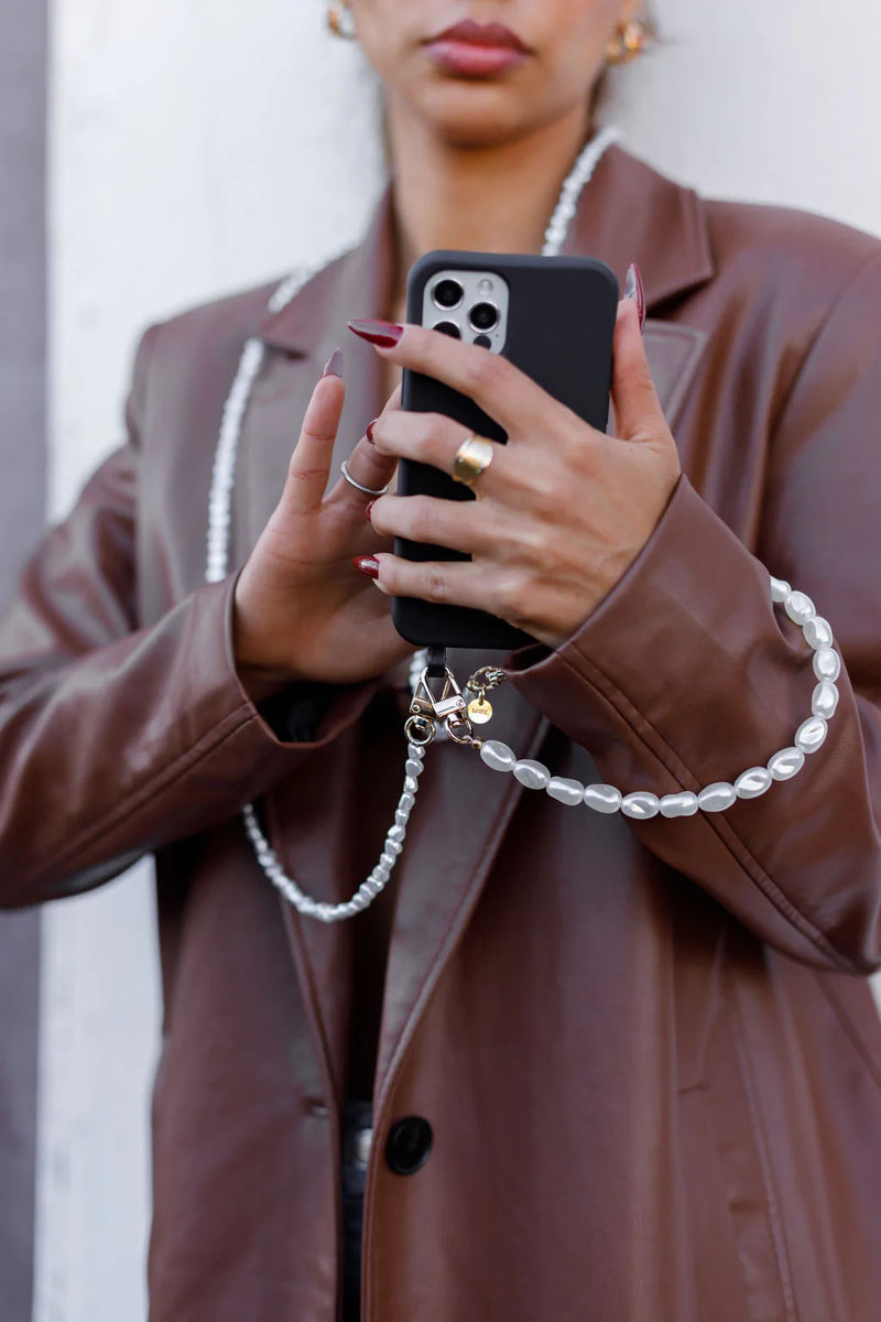 How to use a mobile phone lanyard? – Louve collection